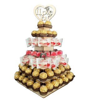 Houten Hart met een mix van 160 Ferrero Rocher &amp; Raffaello &amp; Mon Cheri