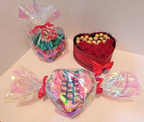 Chocolade Hart met rozen en ferrero Rocher - 28 cm