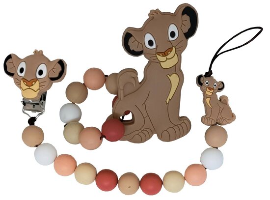 Een handgemaakt tutkoord met dubbele koordstructuur en een schattig leeuwtje als accent, stijlvol gepresenteerd op een witte ac