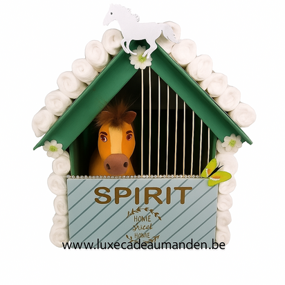 Luiertaart “Spirit” – Handgemaakt Paardenstalletje met Knuffelpaard