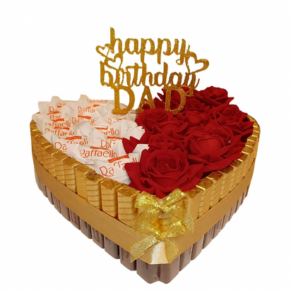 Luxe hartvormige snoeptaart van 30 cm met Merci chocolades, Raffaello, rode rozen en gouden &ldquo;Happy Birthday Dad&rdquo; 
