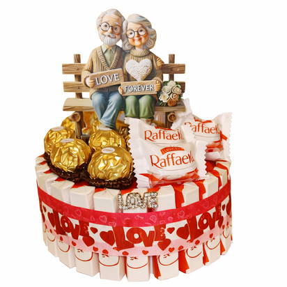 Afbeelding van een ronde, handgemaakte snoeptaart met Kinder chocolade rondom, bovenaan afgewerkt met Ferrero Rocher en Raffael