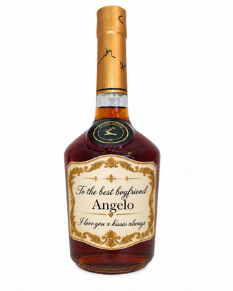 Fles Hennessy Cognac met luxe goudkleurig gepersonaliseerd etiket &ldquo;To the best boyfriend&rdquo; en naam naar keuze.