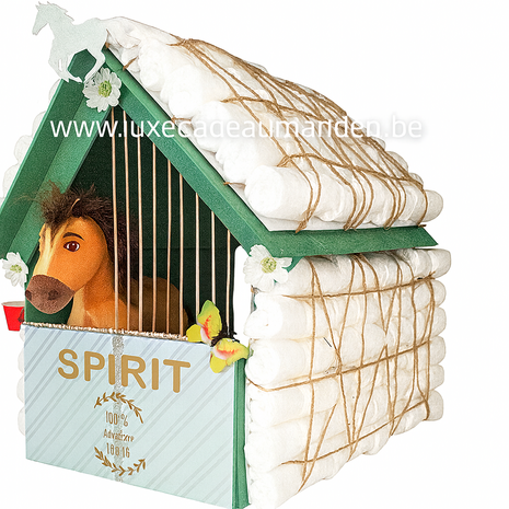 Luiertaart “Spirit” – Handgemaakt Paardenstalletje met Knuffelpaard
