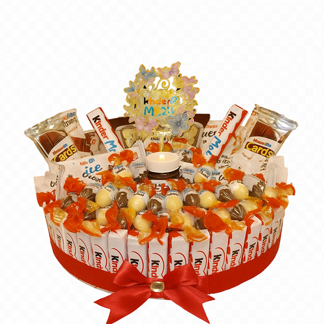 Kinder chocoladecadeautaart – Luxe Kinder verjaardagstaart met vlinder taart topper- Luxecadeaumanden