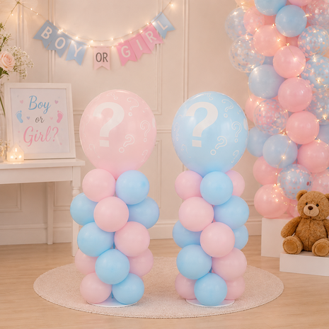 Set van twee gender reveal ballon tafelstukken van 65 cm hoog met roze en blauwe ballonnen en een grote ballon met vraagteken. 