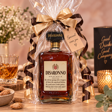 Fles DISARONNO Amaretto Originale 28% 70 cl met gepersonaliseerd etiket en persoonlijke tekst.