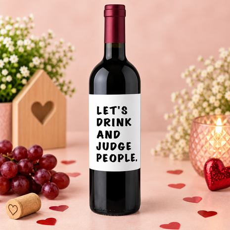 Wijnfles met grappig etiket &ldquo;Let&rsquo;s drink and judge people&rdquo;, verkrijgbaar met rode, witte of ros&eacute; wi