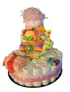 Pampertaart Meisje – Met 2 paar Sokjes, Ramelaar & Lely Multiplay – Handgemaakt Kraamcadeau