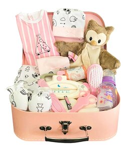 Koffertje gevuld met baby artikelen - roze - 30cm