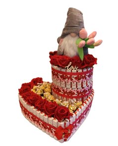 Luxe 3-lagen Hartvormige Cadeaumand met Kabouter, Rozen & Kinder Chocolade – Luxecadeaumanden