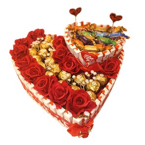 Luxe Hartvormige Chocolade stuk met Ferrero Rocher & Rode Rozen – Romantisch Cadeau