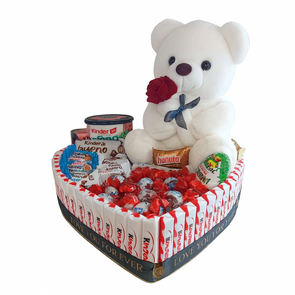 Hartvormige Luxe Snoeptaart met Witte Teddybeer & Kinder Chocolade – Luxecadeaumanden