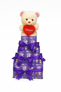 Milka Liefdestaart met Knuffelbeertje – 3-laagse Chocoladetaart - Luxecadeaumanden